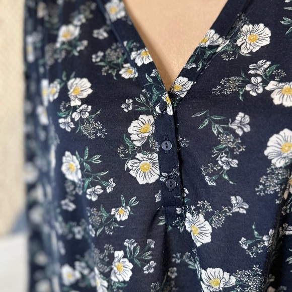 H&M Navy Blue Blouse with White Floral Pattern - Picture 5 of 10
